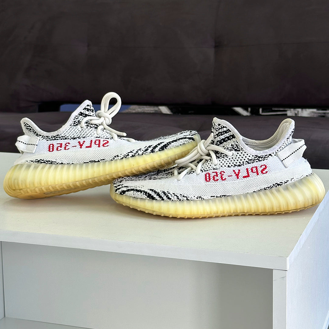 Yeezy 350 v2 - Zebra (PREOWNED)