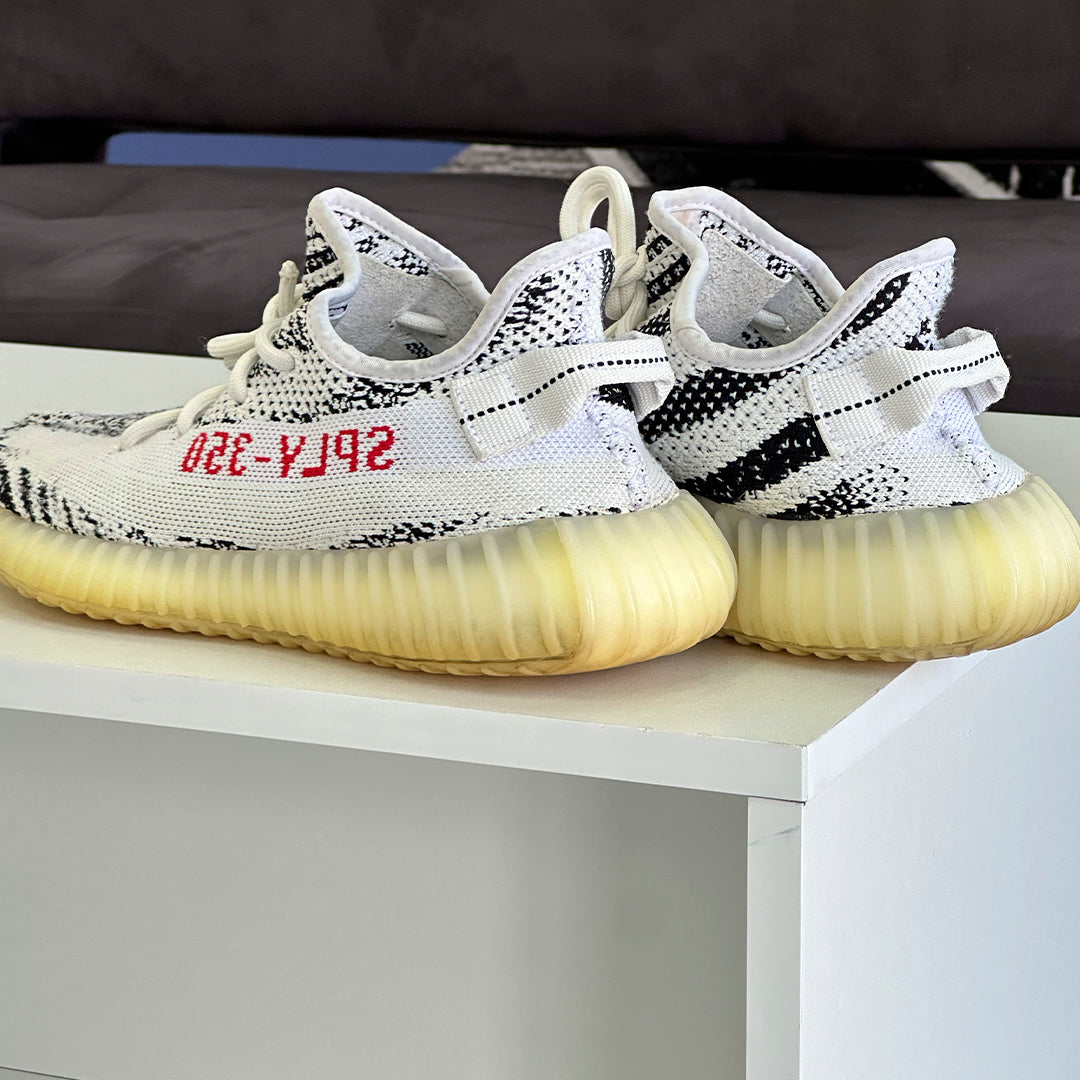 Yeezy 350 v2 - Zebra (PREOWNED)