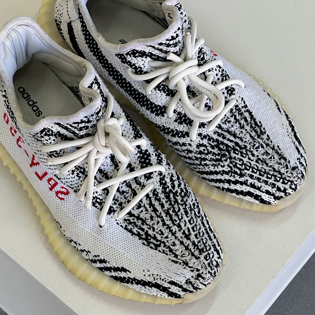 Yeezy 350 v2 - Zebra (PREOWNED)