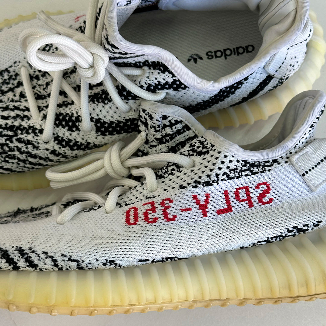 Yeezy 350 v2 - Zebra (PREOWNED)